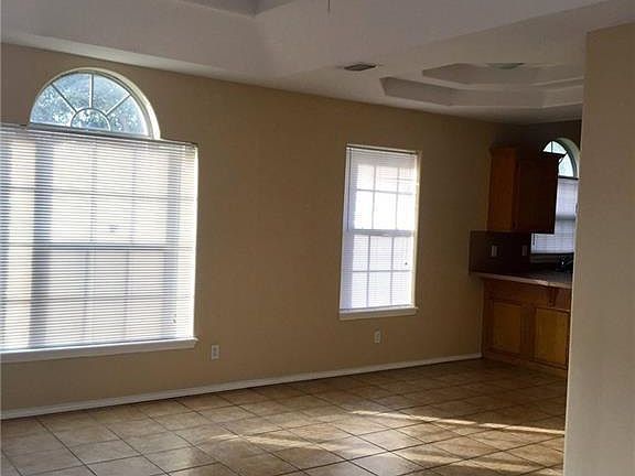 4th image of 812 N Cross Ln APT 4