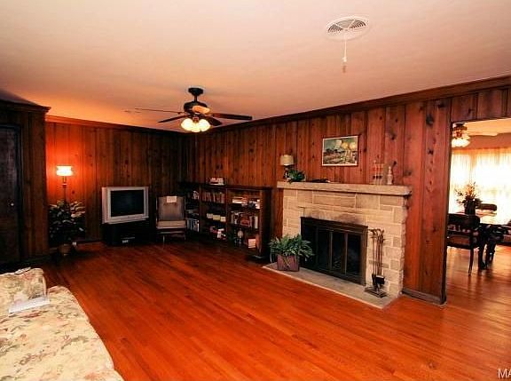 5th image of 1138 Evans Ave