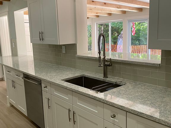 5th image of 270 NW 3rd Ct