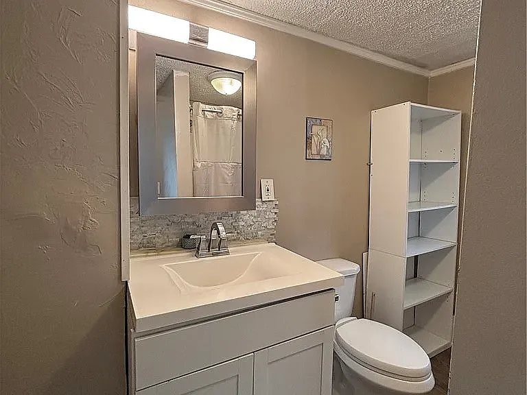 364 Ira Ave — Photo 4