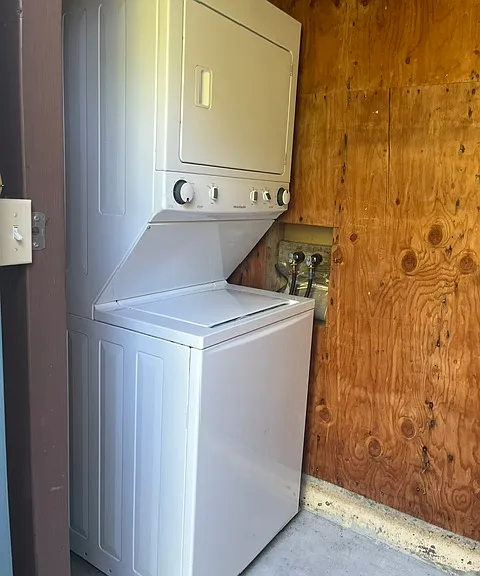 private laundry/storage