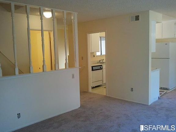 5th image of 131 Saint Marks Ct