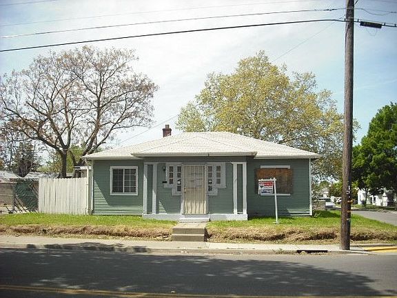 2nd image of 2515 Grove Ave