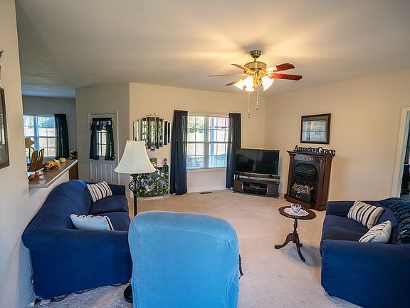 3rd image of 3105 Blueberry Dr
