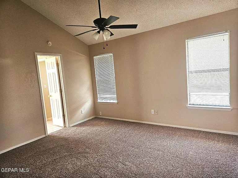 1120 Coyote Ln — Photo 8