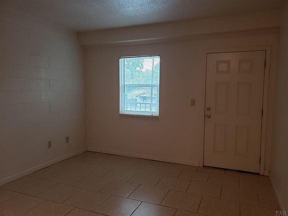 3rd image of 1177 E Lloyd St APT 207