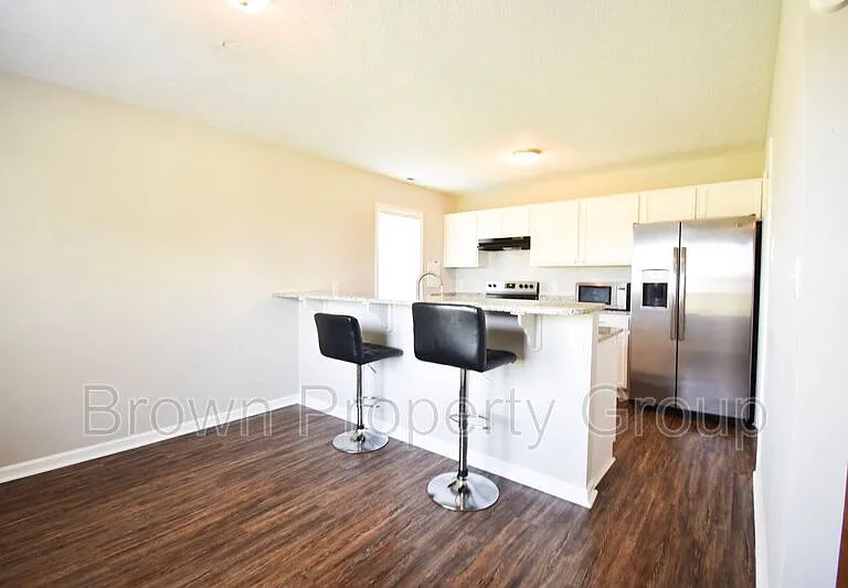 411 Northwoods Dr — Photo 8