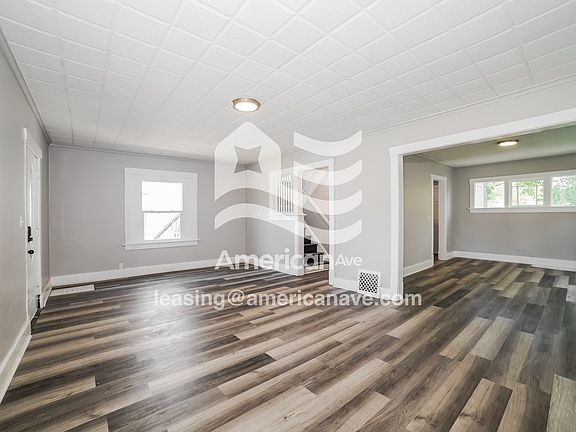 1762063_002_living_room_13777266.jpg