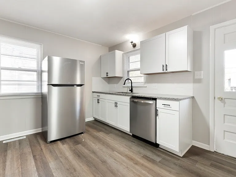 410 German Ave — Photo 9