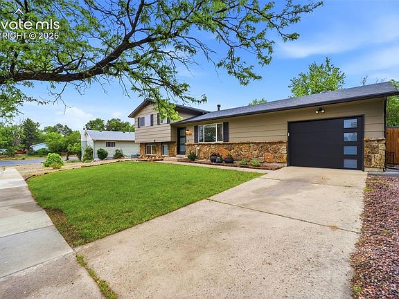 3rd image of 4220 N Nonchalant Cir