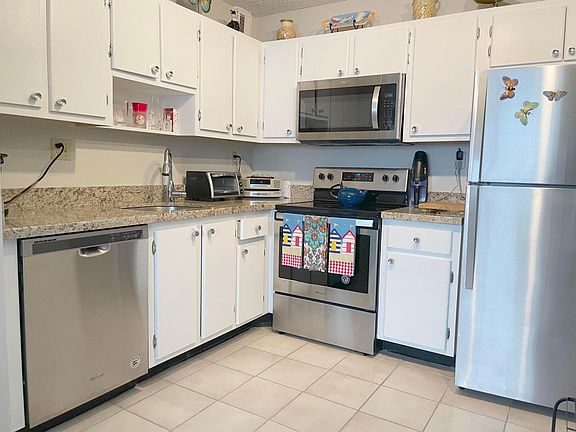 4th image of 15036 Ashland Lane #51