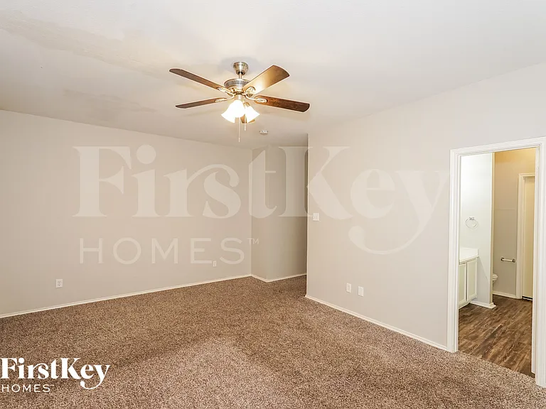 8057 Plateau Dr — Photo 12