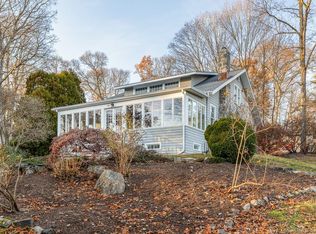 49 Marva Ln, Stamford, CT 06903