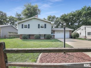 1507 S 6th St, Pekin, IL 61554