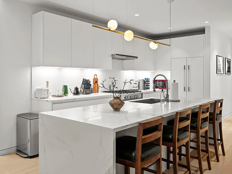 460 W 44th St #3 — Photo 8