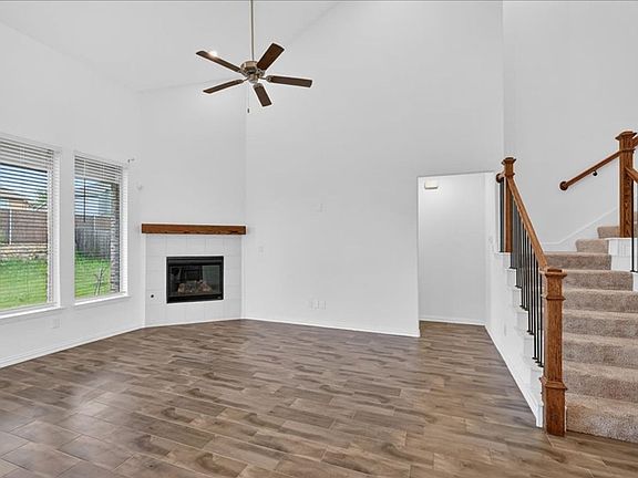 2nd image of 1501 Lake Grove Dr