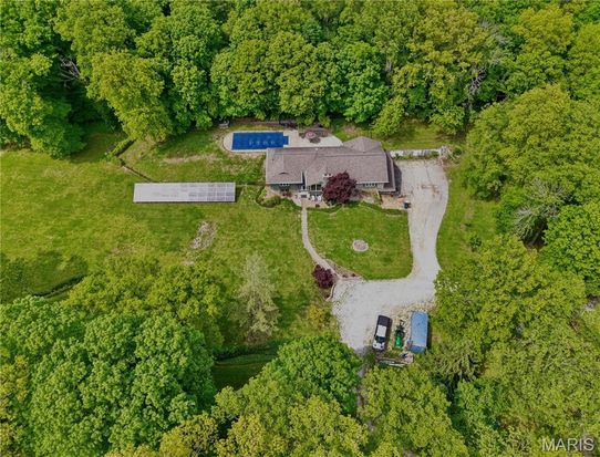 5353 Smith Dr, Edwardsville, IL 62025
