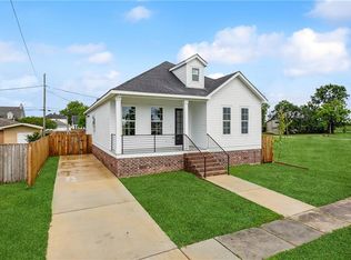 220 Jaguar Dr, Arabi, LA 70032