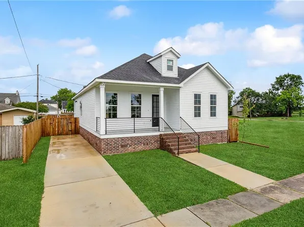 220 Jaguar Dr, Arabi, LA 70032