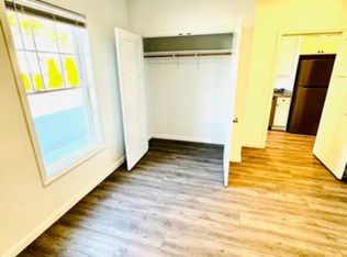 169 Boston Post Rd #5, Waterford, CT 06385