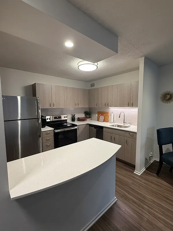 1 bed, 1.0 bath, 800 sqft, $2,580 — Photo 1