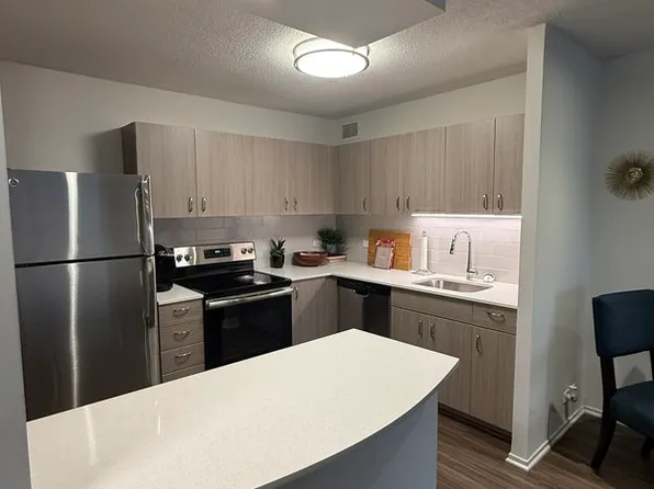 1135 N Dearborn St #402, Chicago, IL 60610
