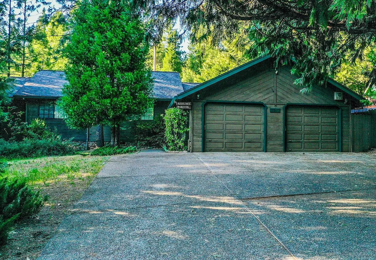 2257 Flanders Dr photo 1