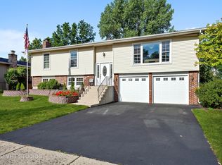 6520 Hillcrest Rd, Downers Grove, IL 60516