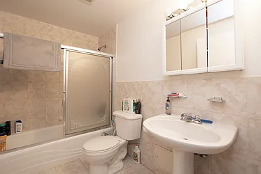 Rented by R New York