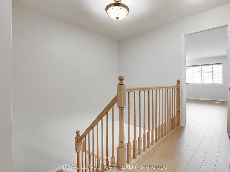 33 Scampton Dr — Photo 18