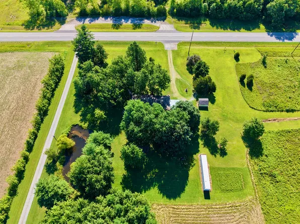 9857 Highway 45, Flora, IL 62839