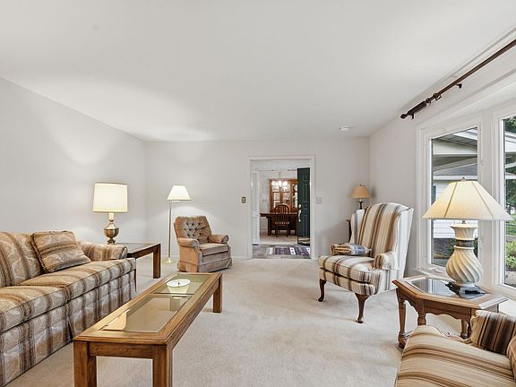 5th image of 157 Ivy Hill Dr