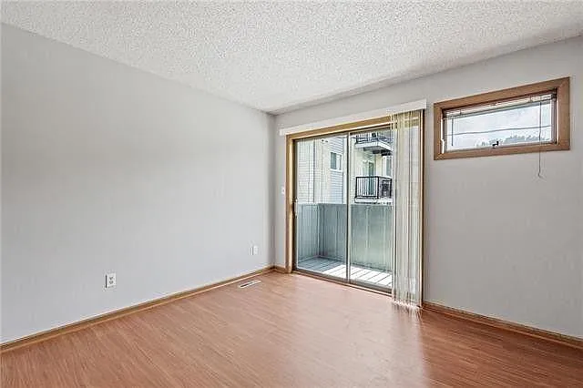 1015 W Maple Ave — Photo 16