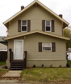 558 Neale Ave SW — Photo 1