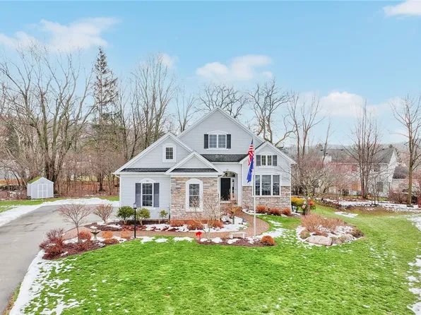 11 Canton Mdw, Fairport, NY 14450