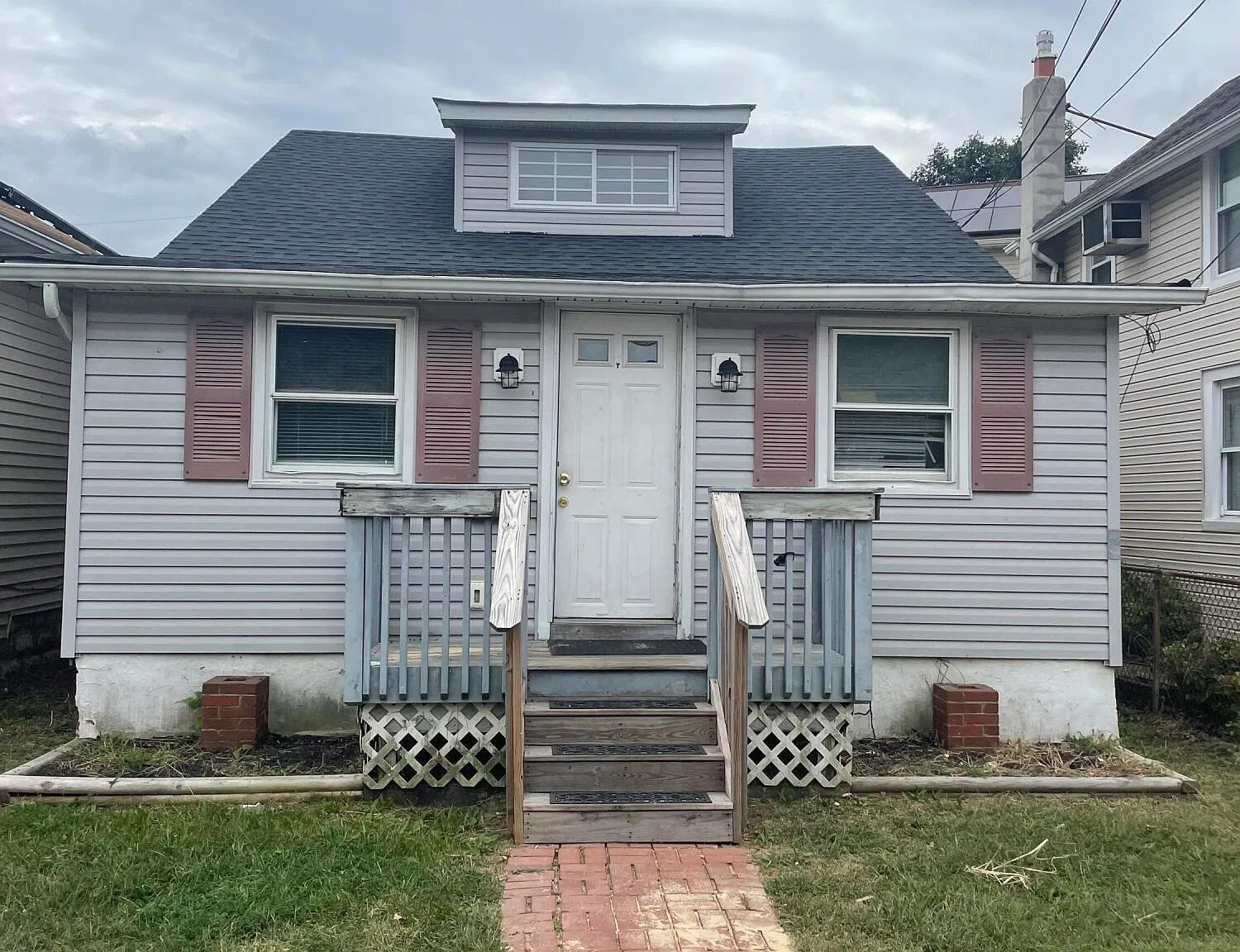 3 bed, 900 sqft, $2,400 — Photo 1