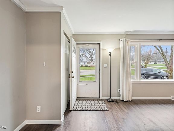 5th image of 21 Eastgate Dr