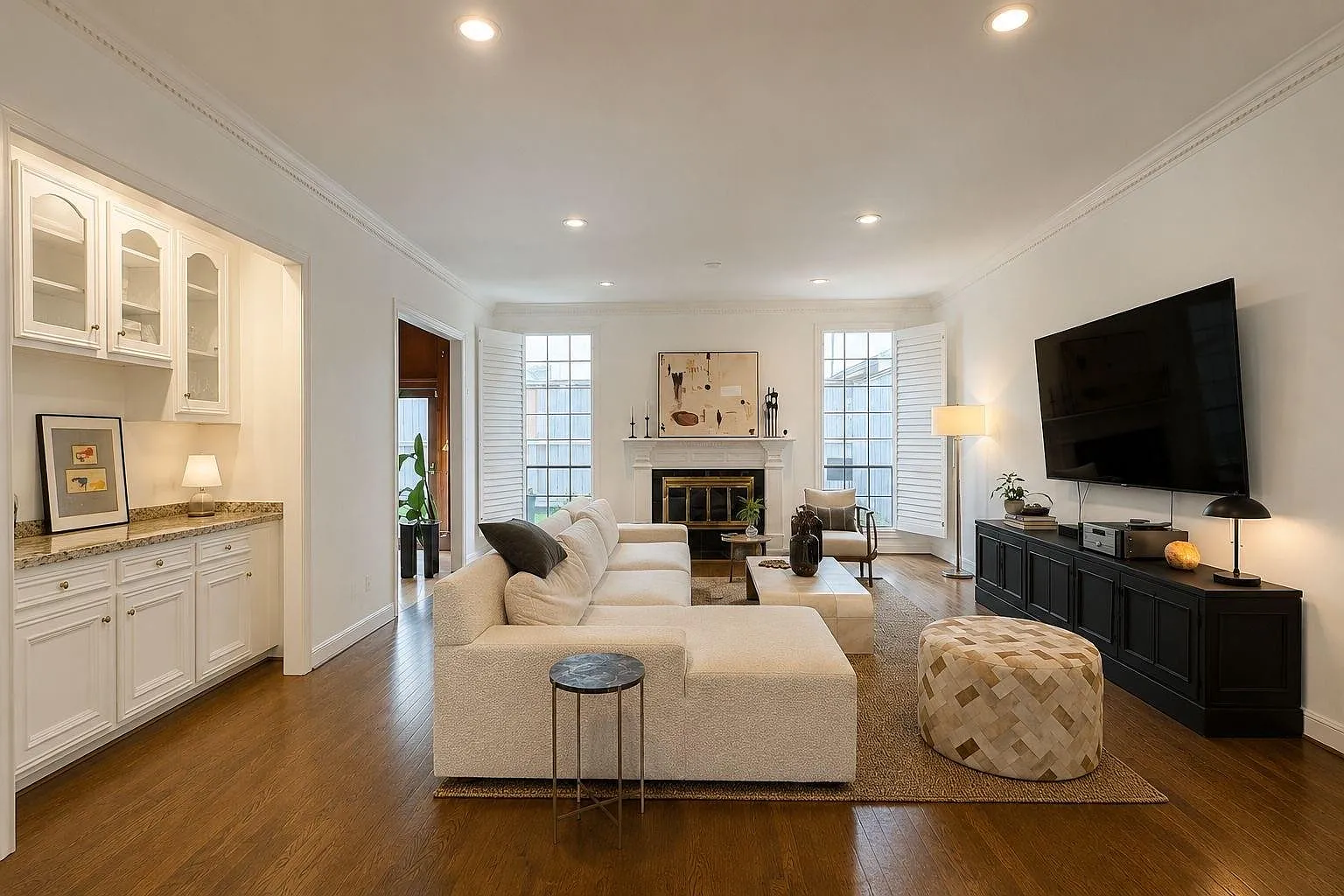 4 bed, 3.5 bath, 4023 sqft, $5,700 — Photo 3