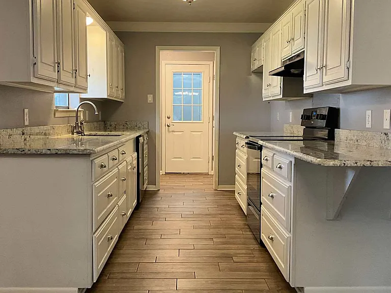 24289 State Highway 19 — Photo 10