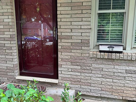 2nd image of 210 N Woodberry Ave