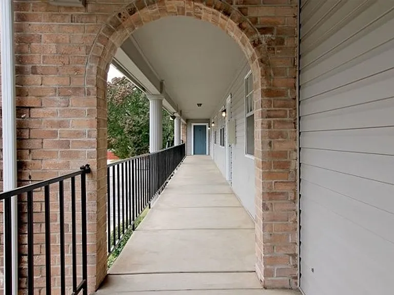 Autumn Woods Apartments — Photo 8