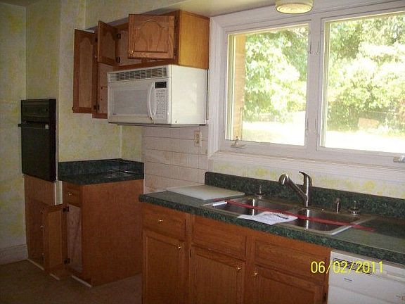 5th image of 120 Walker St