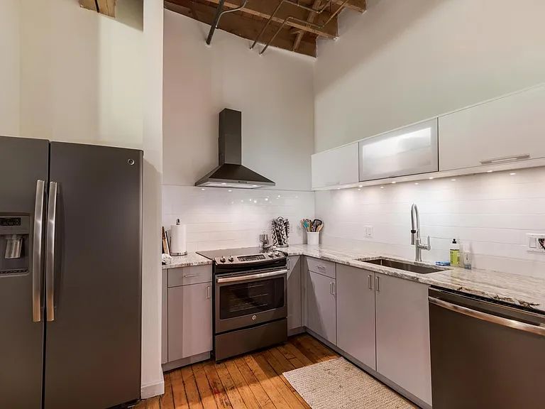 1410 Gratiot Ave #302 — Photo 5