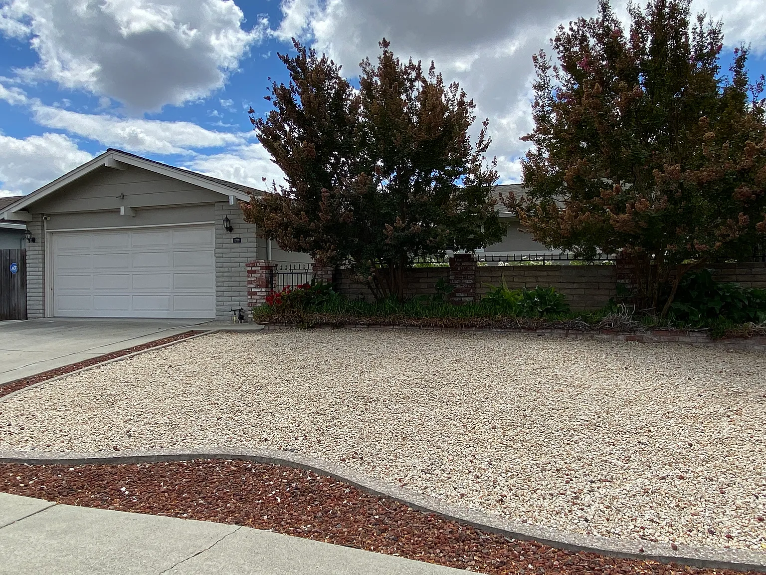 3 bed, 1372 sqft, $4,000 — Photo 1