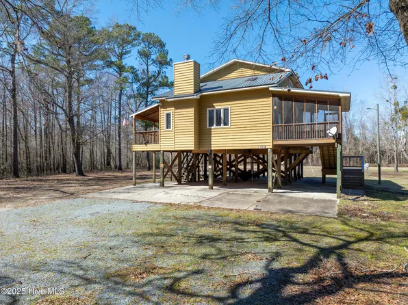 106 River Bend Drive, Burgaw, NC 28425