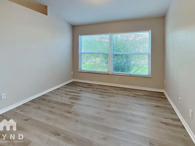 915 River Wind Ave — Photo 3