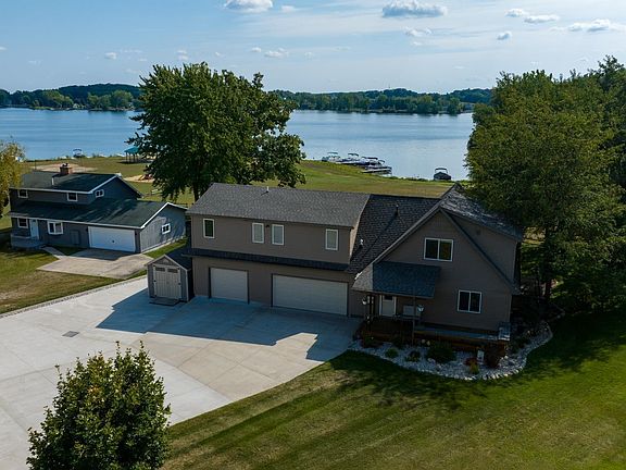 3rd image of 1083 Lincoln Dr