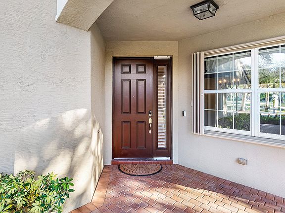 4th image of 8316 Calabria Lakes Drive