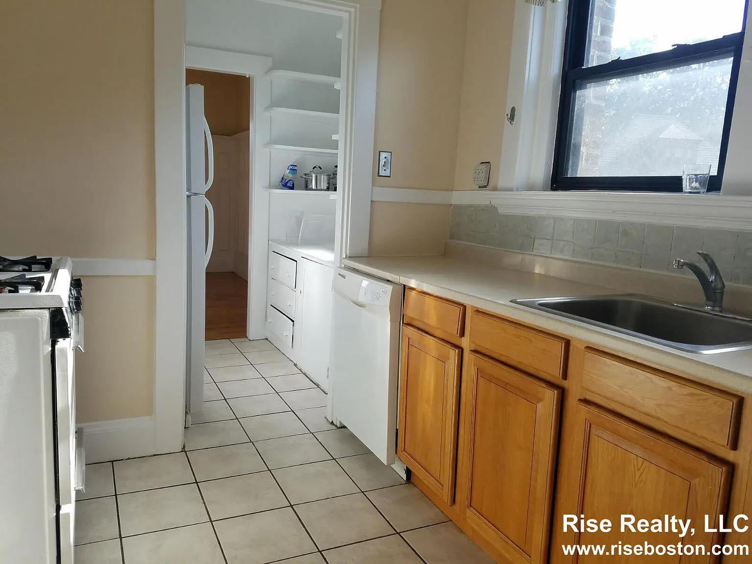 4 bed, 1.0 bath, $5,200 — Photo 4