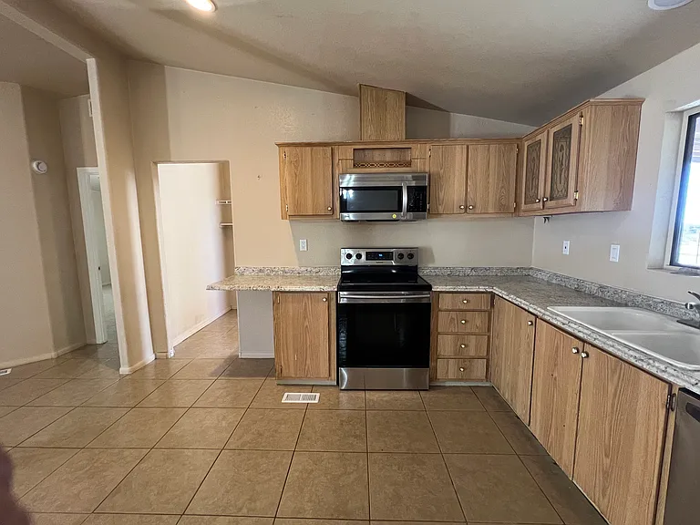 7868 N Reed Rd — Photo 15